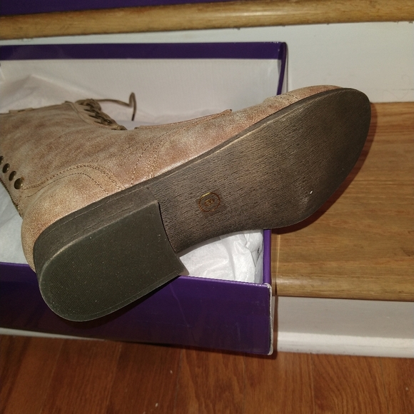 NWT. Madden Girl Lace Up Boots. Size 6. Cognac - Picture 2 of 5